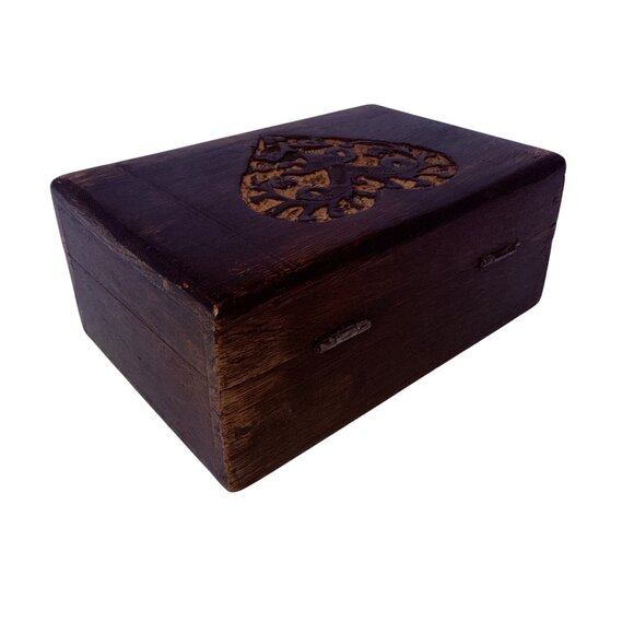 Vintage Hand Carved Wooden Heart Box, Dark Stained Trinket Jewelry Keepsake Stor - Picture 5 of 10